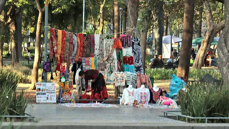 Alameda Central: El patrimonio de la CDMX, oculto bajo el ambulantaje [Fotorreportaje]